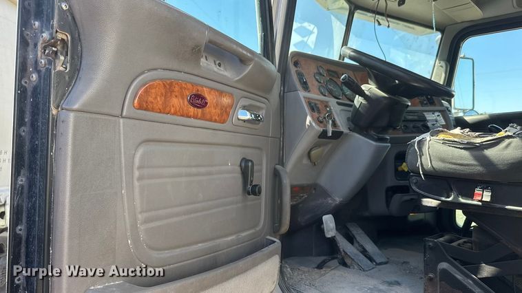 image for item ET1681 2007 Peterbilt 357 ready mix truck