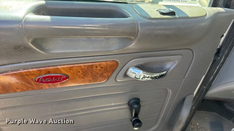 image for item ET1681 2007 Peterbilt 357 ready mix truck