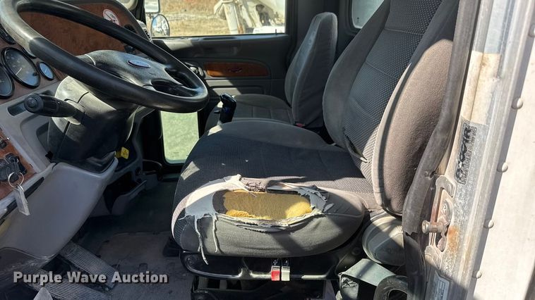 image for item ET1681 2007 Peterbilt 357 ready mix truck