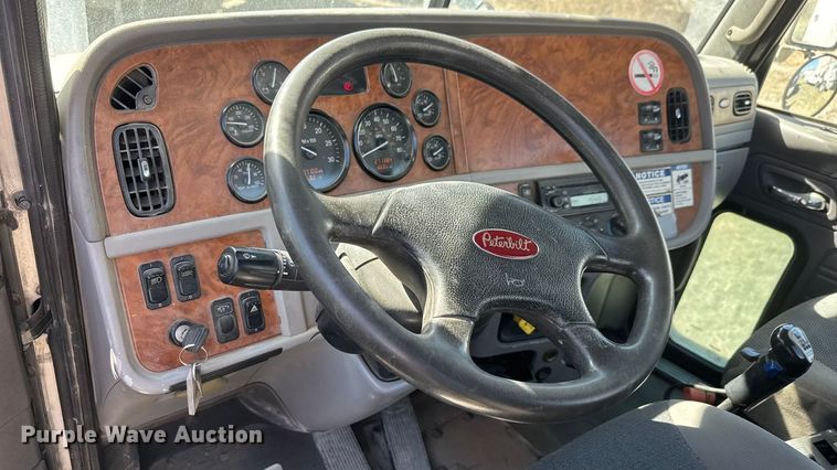 image for item ET1681 2007 Peterbilt 357 ready mix truck