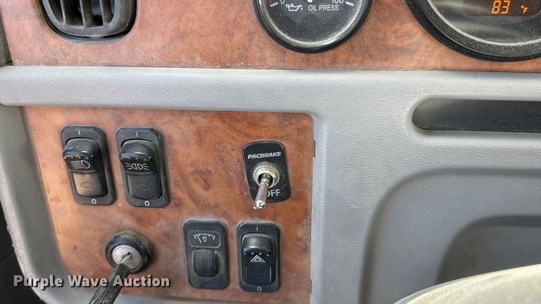 image for item ET1681 2007 Peterbilt 357 ready mix truck