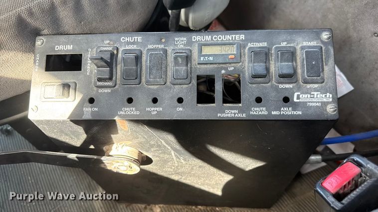 image for item ET1681 2007 Peterbilt 357 ready mix truck