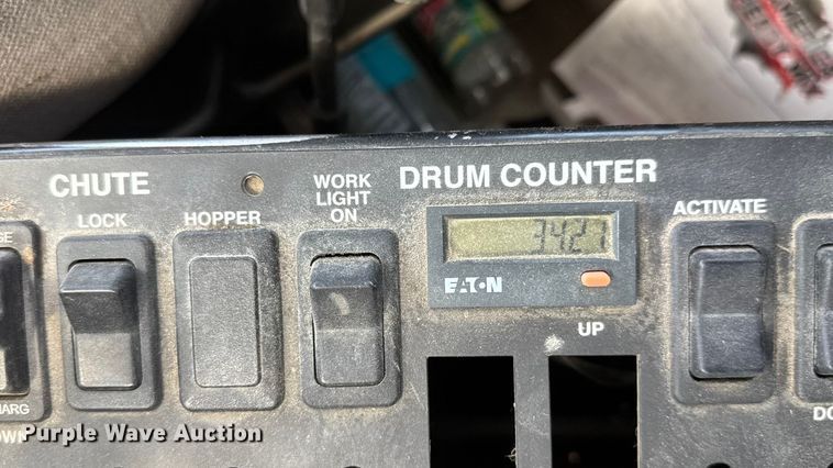 image for item ET1681 2007 Peterbilt 357 ready mix truck