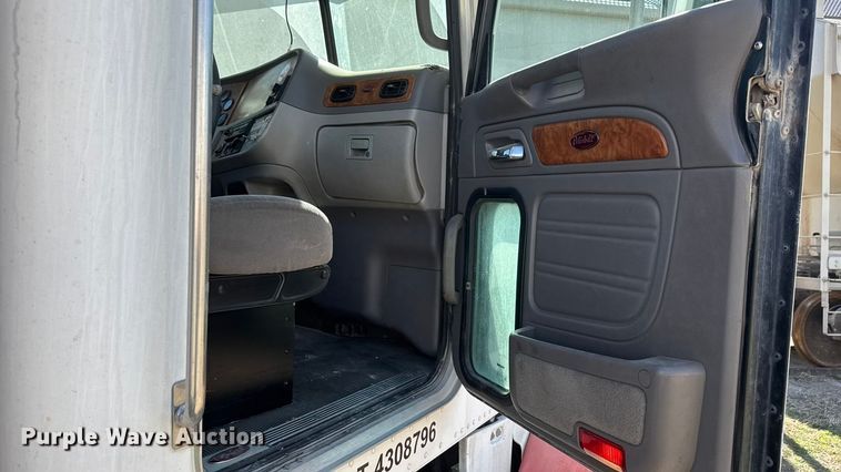 image for item ET1681 2007 Peterbilt 357 ready mix truck