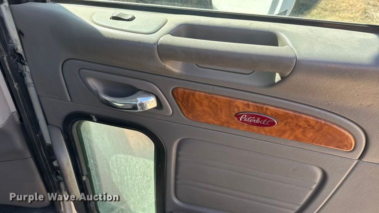 image for item ET1681 2007 Peterbilt 357 ready mix truck