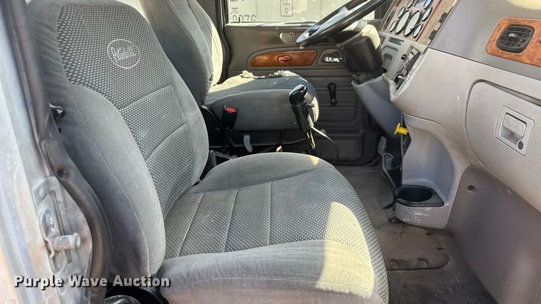 image for item ET1681 2007 Peterbilt 357 ready mix truck