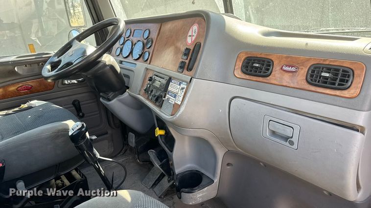 image for item ET1681 2007 Peterbilt 357 ready mix truck