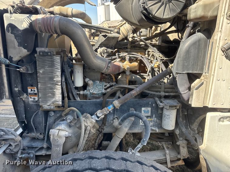 image for item ET1681 2007 Peterbilt 357 ready mix truck