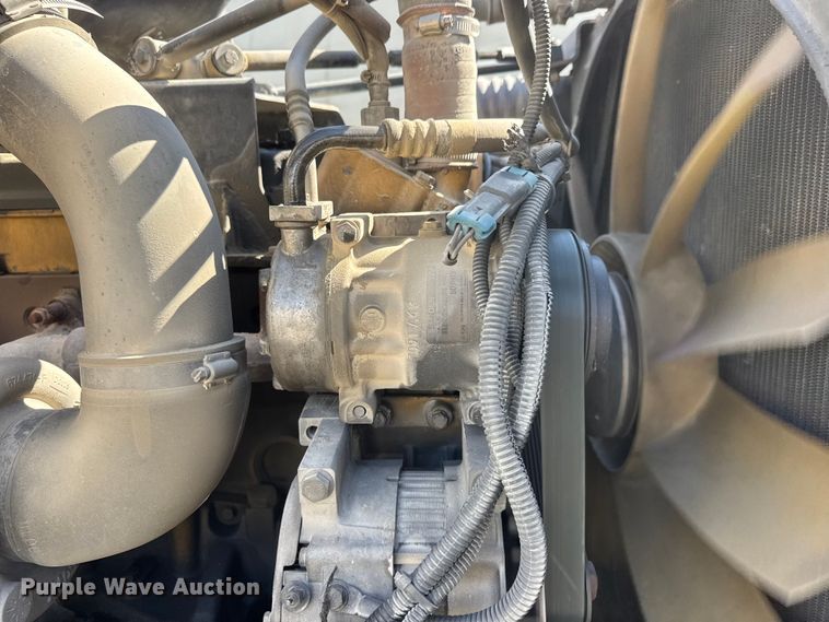 image for item ET1681 2007 Peterbilt 357 ready mix truck