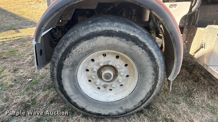 image for item ET1681 2007 Peterbilt 357 ready mix truck