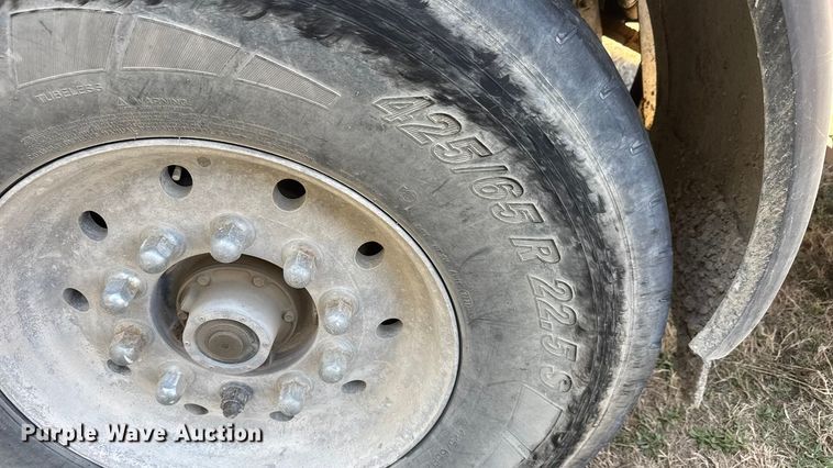 image for item ET1681 2007 Peterbilt 357 ready mix truck