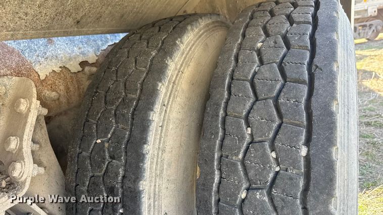 image for item ET1681 2007 Peterbilt 357 ready mix truck