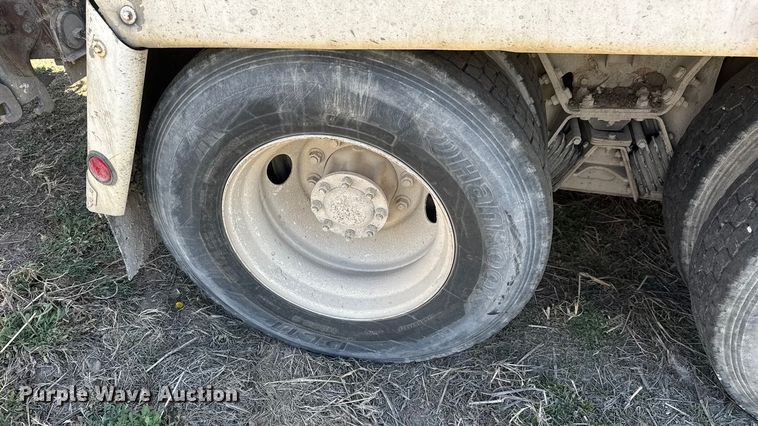 image for item ET1681 2007 Peterbilt 357 ready mix truck