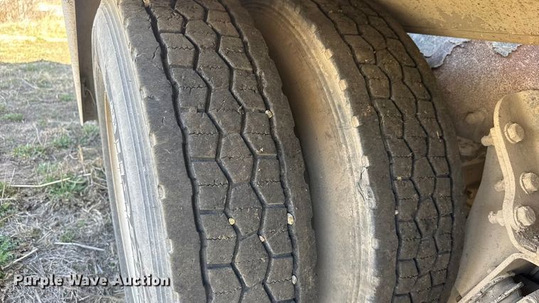 image for item ET1681 2007 Peterbilt 357 ready mix truck