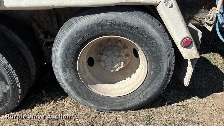 image for item ET1681 2007 Peterbilt 357 ready mix truck