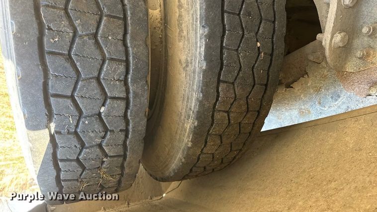 image for item ET1681 2007 Peterbilt 357 ready mix truck