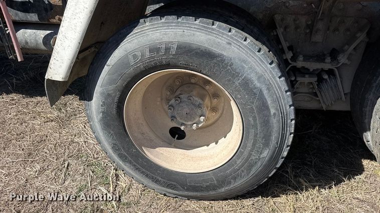 image for item ET1681 2007 Peterbilt 357 ready mix truck