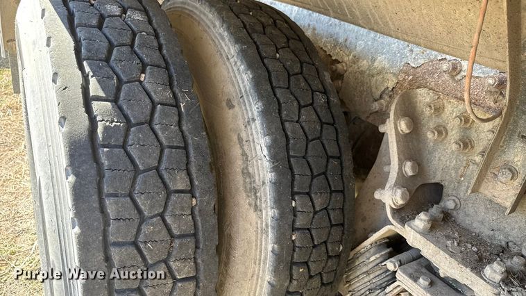 image for item ET1681 2007 Peterbilt 357 ready mix truck