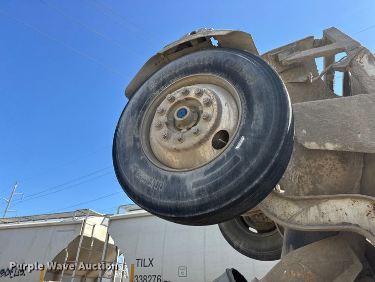 image for item ET1681 2007 Peterbilt 357 ready mix truck