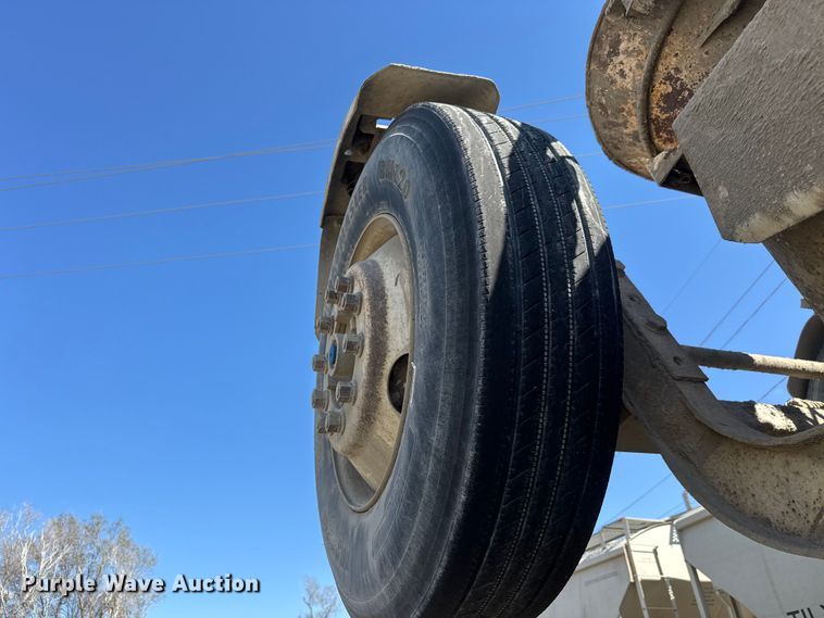 image for item ET1681 2007 Peterbilt 357 ready mix truck