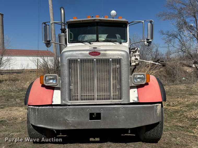 image for item ET1682 2007 Peterbilt 357 ready mix truck