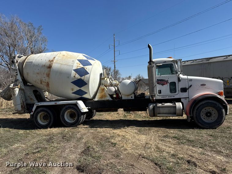 image for item ET1682 2007 Peterbilt 357 ready mix truck