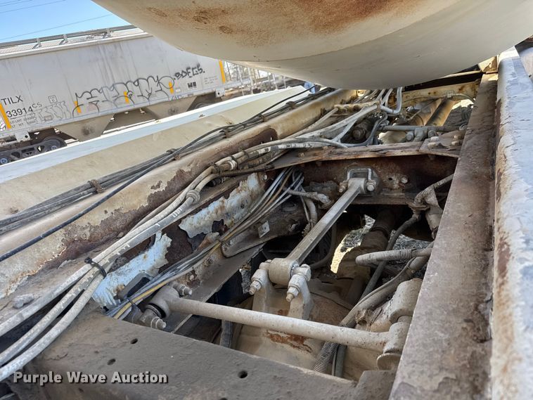 image for item ET1682 2007 Peterbilt 357 ready mix truck