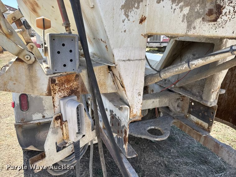 image for item ET1682 2007 Peterbilt 357 ready mix truck