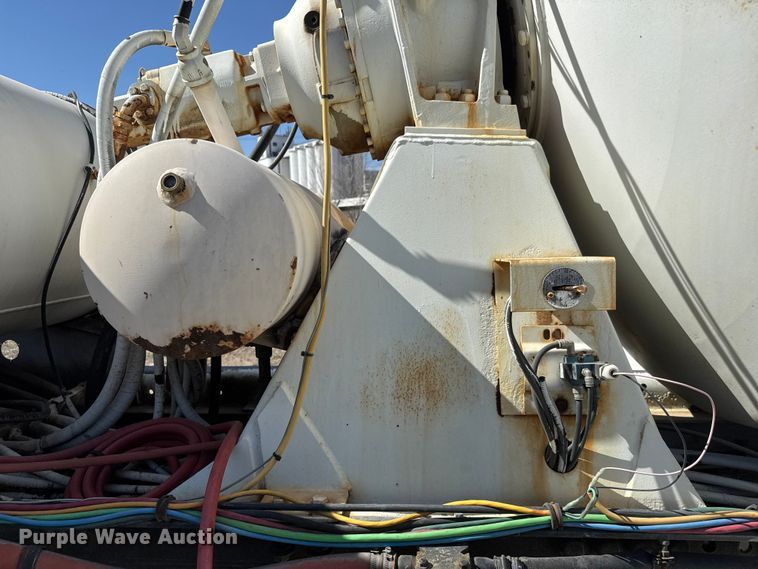 image for item ET1682 2007 Peterbilt 357 ready mix truck