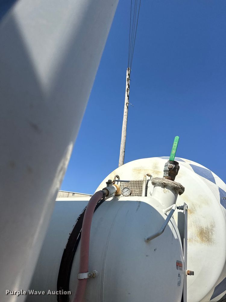 image for item ET1682 2007 Peterbilt 357 ready mix truck