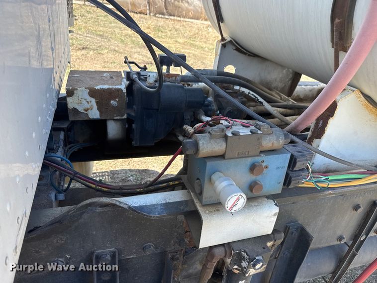 image for item ET1682 2007 Peterbilt 357 ready mix truck