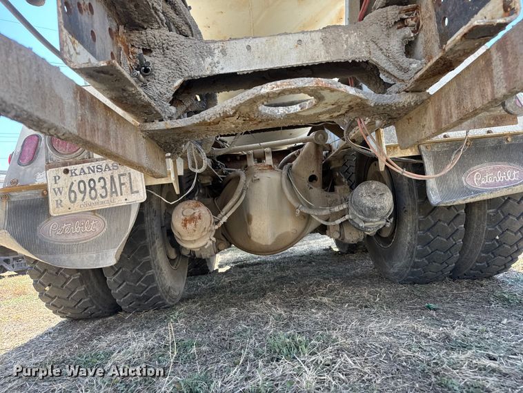 image for item ET1682 2007 Peterbilt 357 ready mix truck