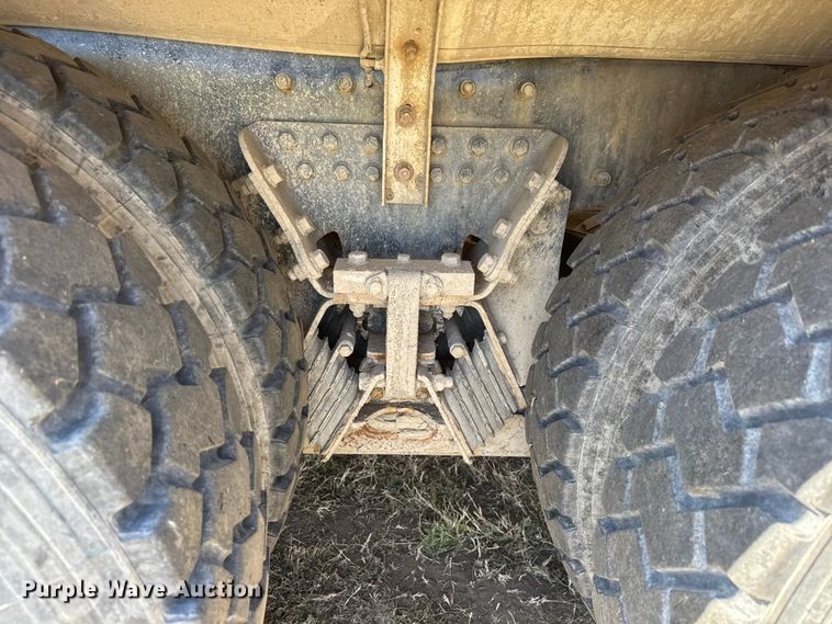 image for item ET1682 2007 Peterbilt 357 ready mix truck