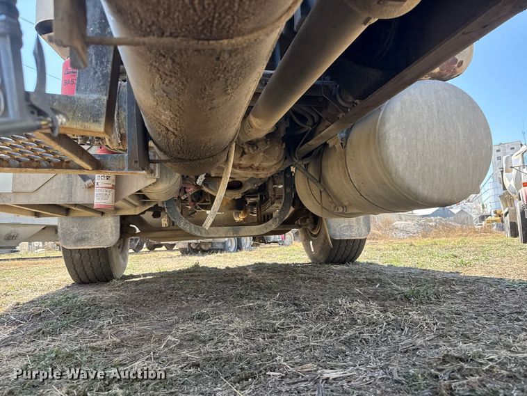 image for item ET1682 2007 Peterbilt 357 ready mix truck