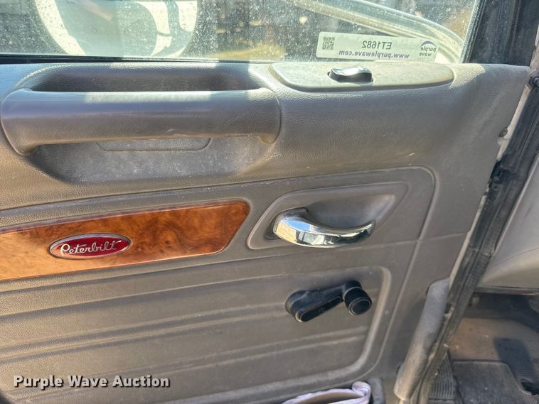 image for item ET1682 2007 Peterbilt 357 ready mix truck