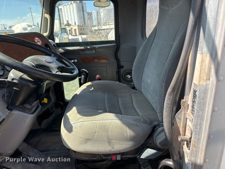 image for item ET1682 2007 Peterbilt 357 ready mix truck