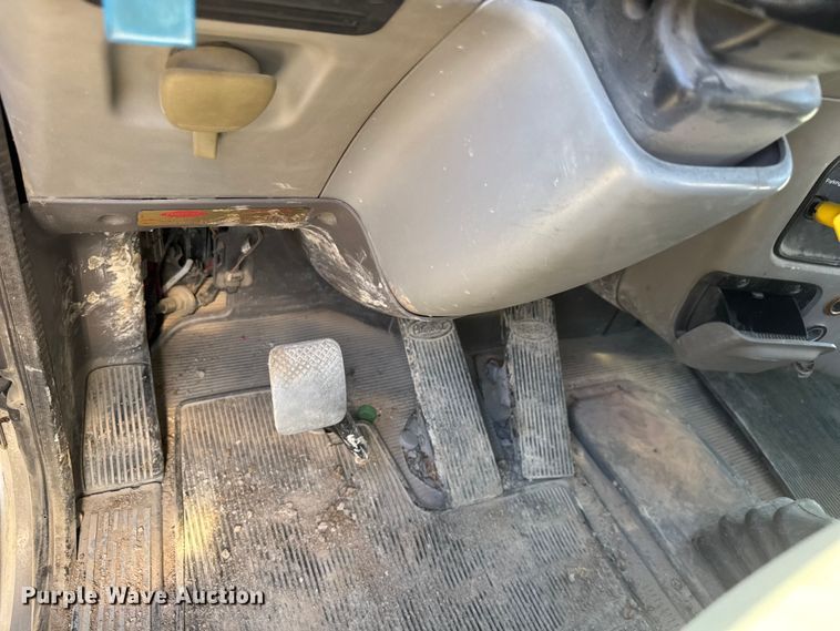 image for item ET1682 2007 Peterbilt 357 ready mix truck