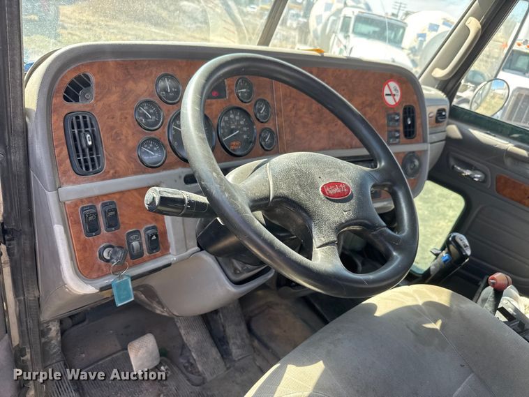 image for item ET1682 2007 Peterbilt 357 ready mix truck