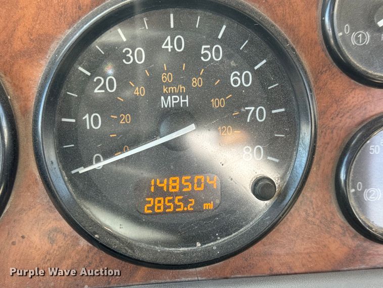 image for item ET1682 2007 Peterbilt 357 ready mix truck