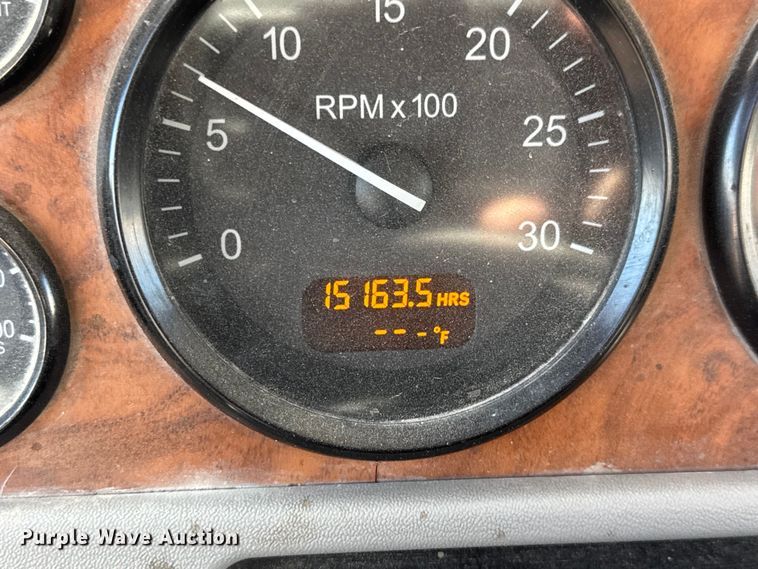 image for item ET1682 2007 Peterbilt 357 ready mix truck