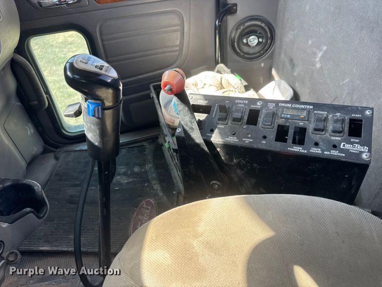 image for item ET1682 2007 Peterbilt 357 ready mix truck