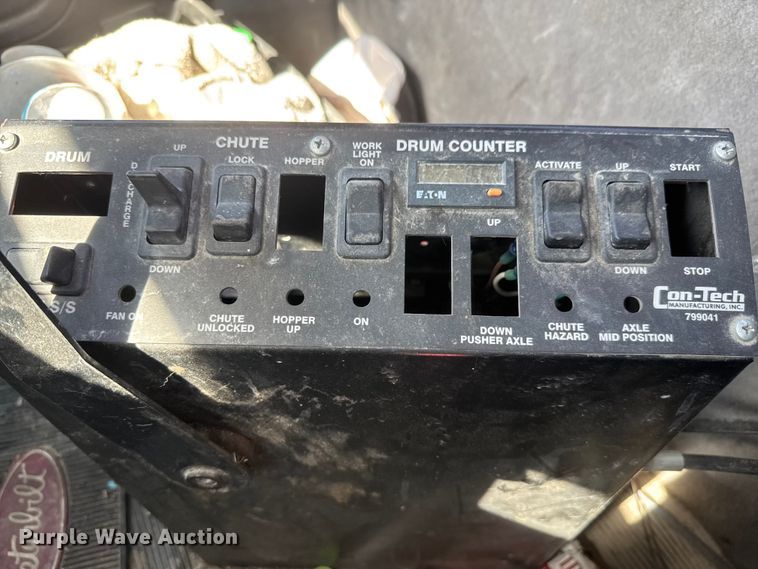 image for item ET1682 2007 Peterbilt 357 ready mix truck