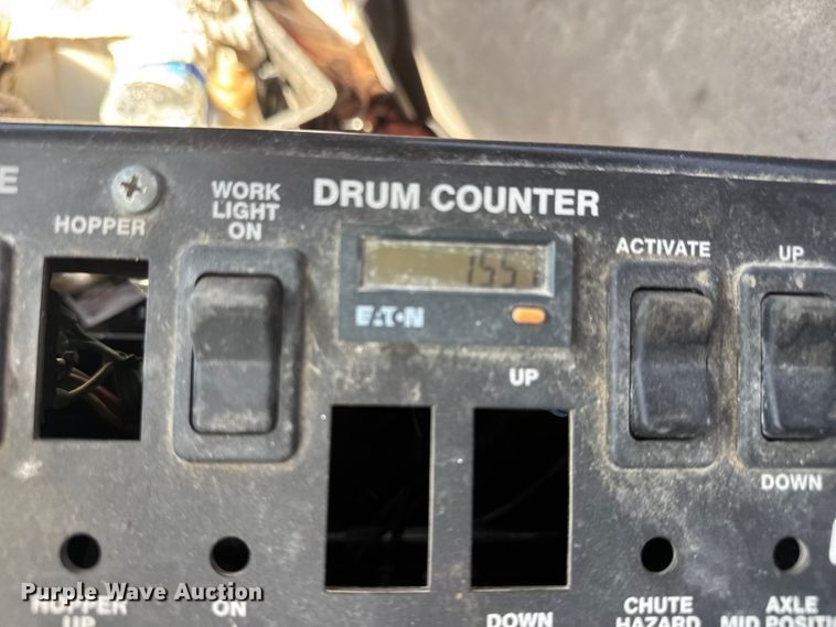 image for item ET1682 2007 Peterbilt 357 ready mix truck