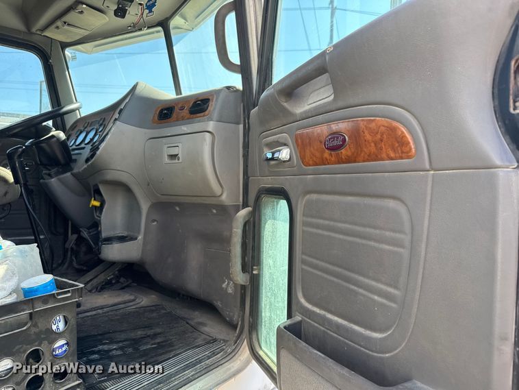 image for item ET1682 2007 Peterbilt 357 ready mix truck