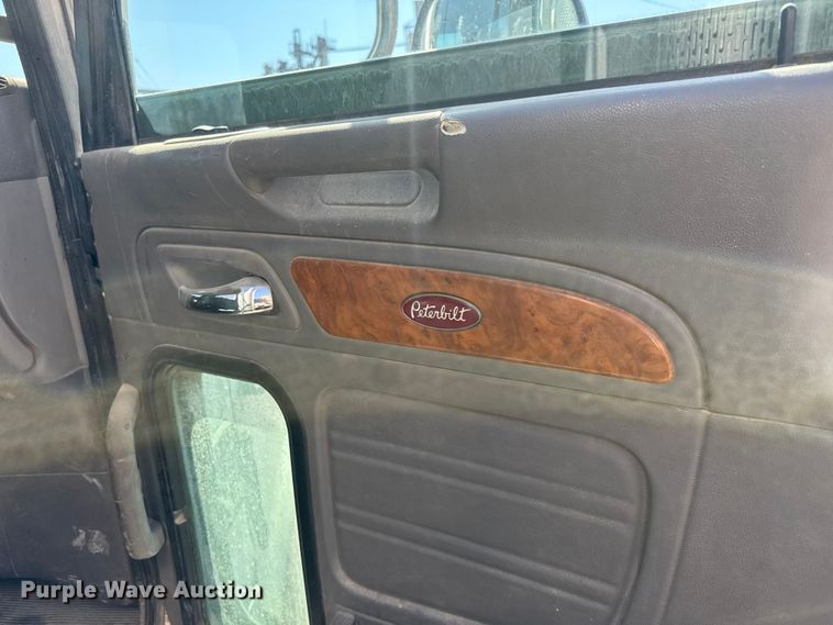 image for item ET1682 2007 Peterbilt 357 ready mix truck