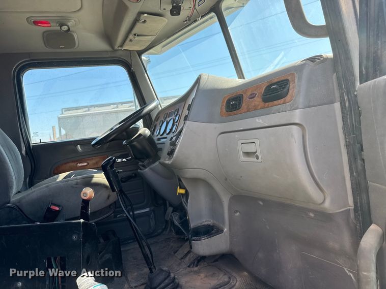 image for item ET1682 2007 Peterbilt 357 ready mix truck