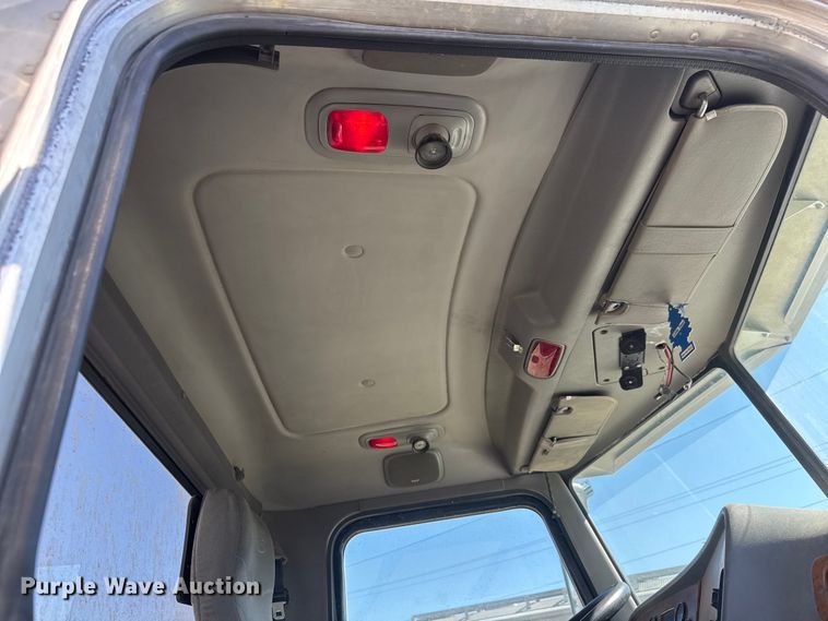 image for item ET1682 2007 Peterbilt 357 ready mix truck