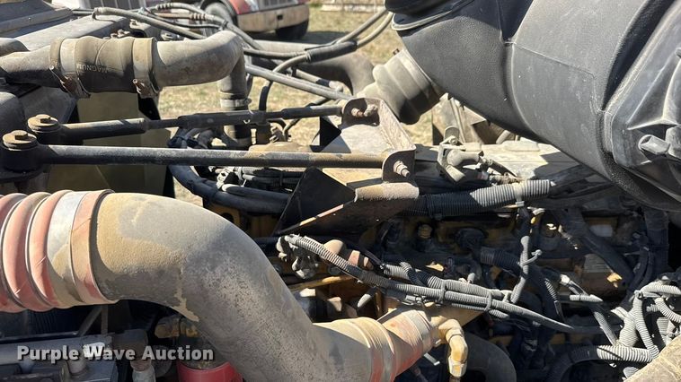 image for item ET1682 2007 Peterbilt 357 ready mix truck