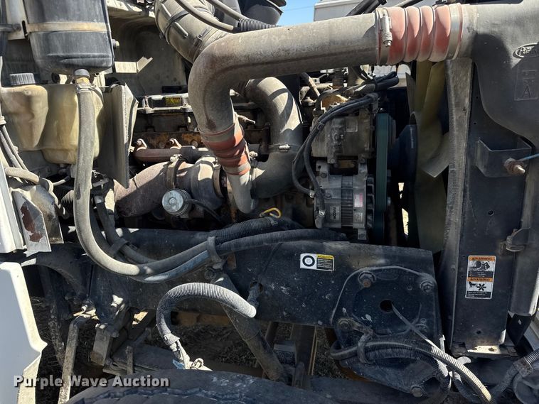 image for item ET1682 2007 Peterbilt 357 ready mix truck