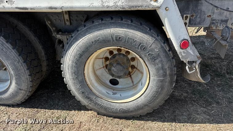 image for item ET1682 2007 Peterbilt 357 ready mix truck